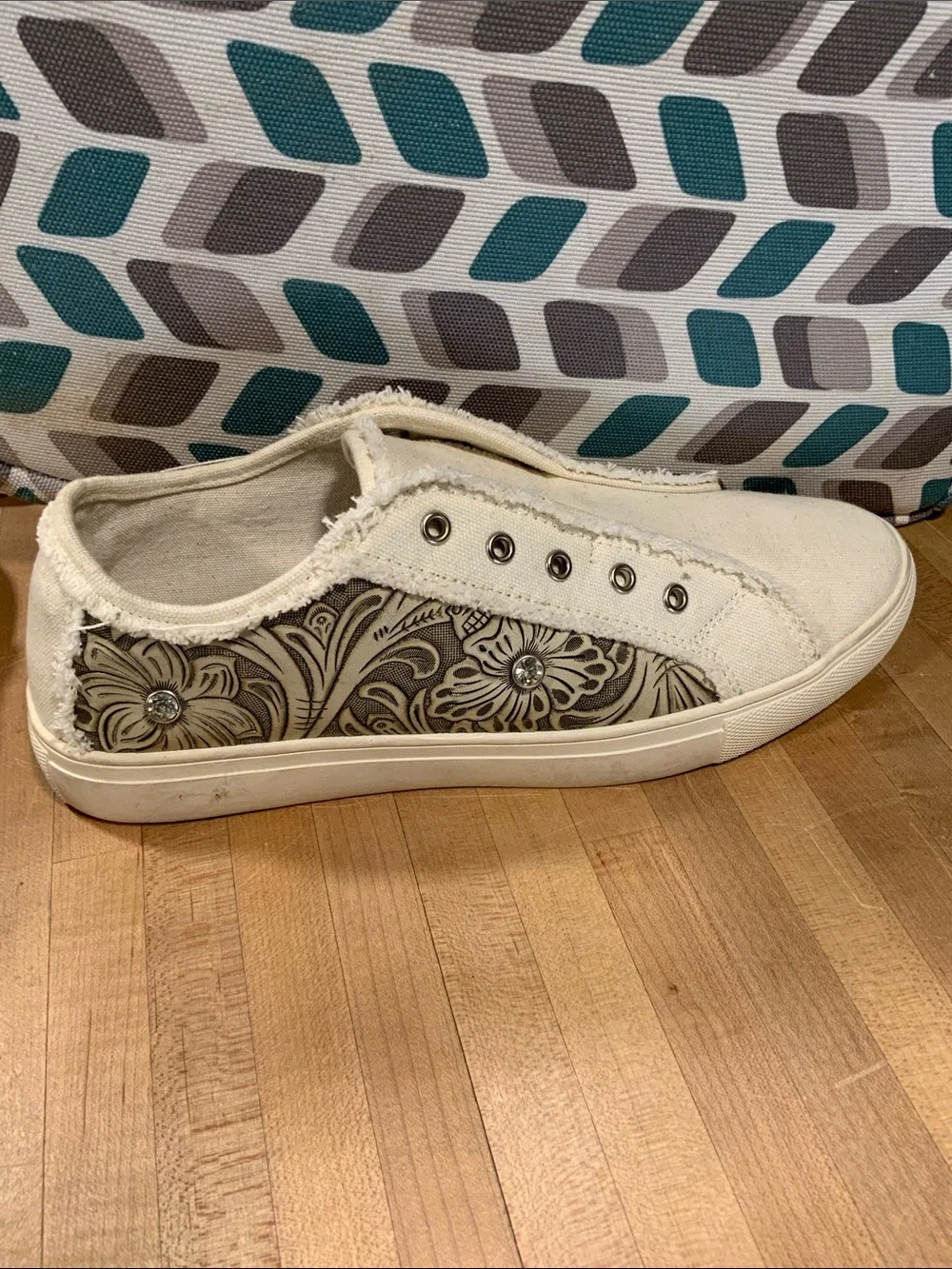 Montana West Cream Slip-On Sneakers with Floral Side Detail